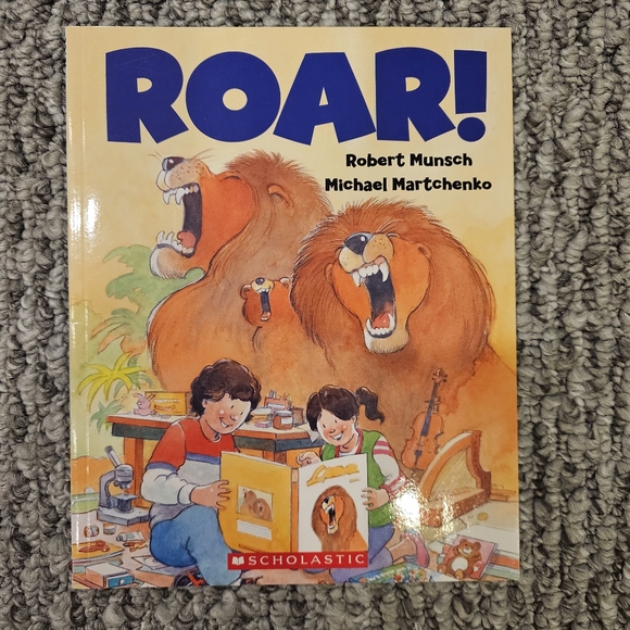 Robert Munsch kids story book bundle - Picture 2 of 13